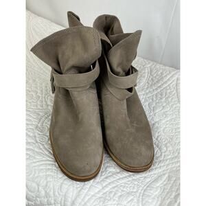 NWOT UGG Women's Size 9 Tan Suede Leather Loop Heel